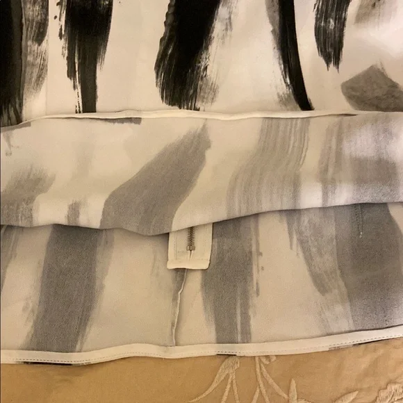 Abstract Black and White Women's Top - Picture 7 of 8